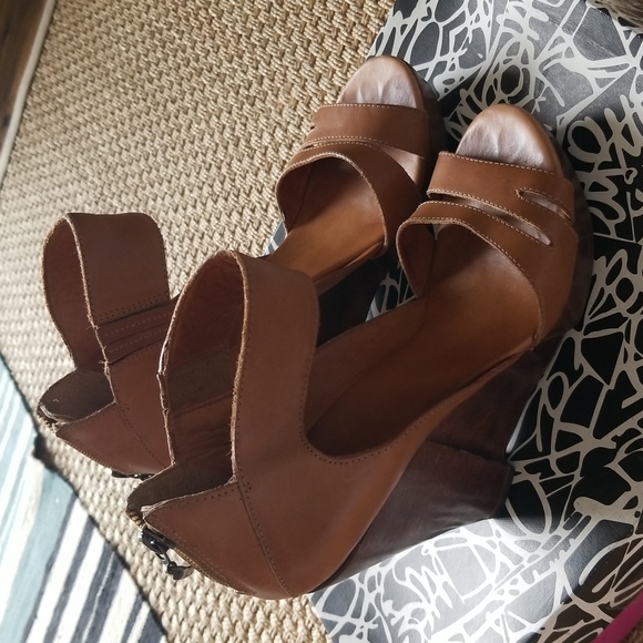 Diane Von Furstenberg Wedge Leather Sandal Shoes Size 8.5 - Picture 1 of 8